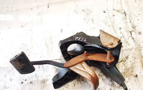 Chrysler Pacifica Brake pedal 04683922aj 1e2405