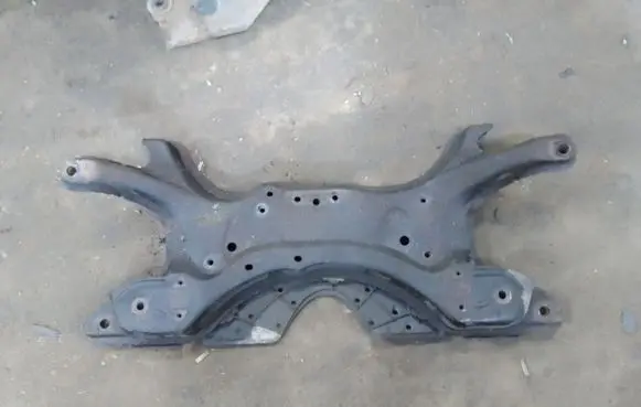 Toyota Prius (NHW20) Front subframe