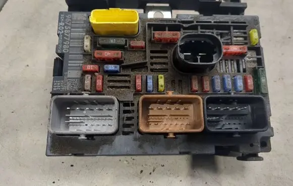 Citroen C5 Fuse box set 9675877980