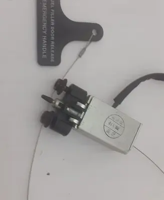 Fuel tank cap lock