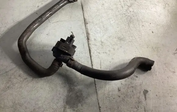 Coolant pipe/hose