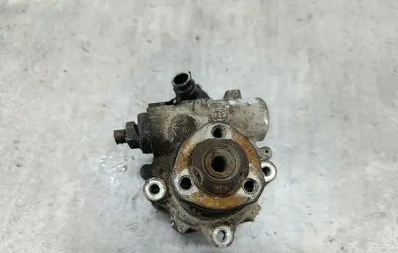 Volkswagen Transporter - Caravelle T4 Power steering pump
