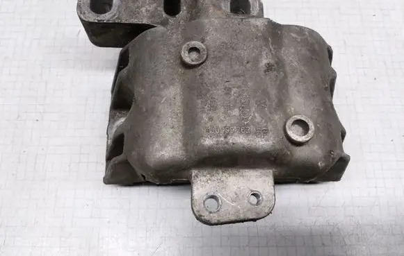 Volkswagen Golf IV Engine mount bracket 1J0199262BF