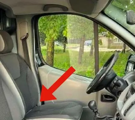 Opel Vivaro (B) pillar trim (bottom) 8200006055 91166416 8200006066