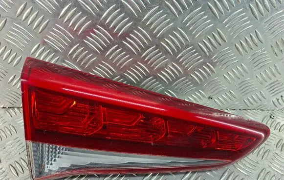 Tailgate rear/tail lights