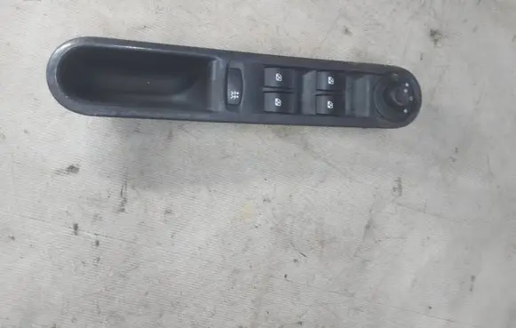 Renault Espace - Grand espace IV Electric window control switch 8200250651