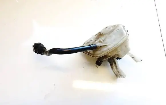 Brake fluid reservoir