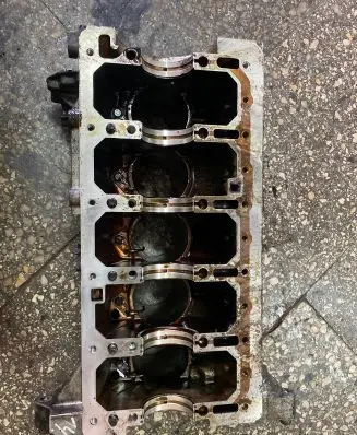 Volvo XC70 Engine block 