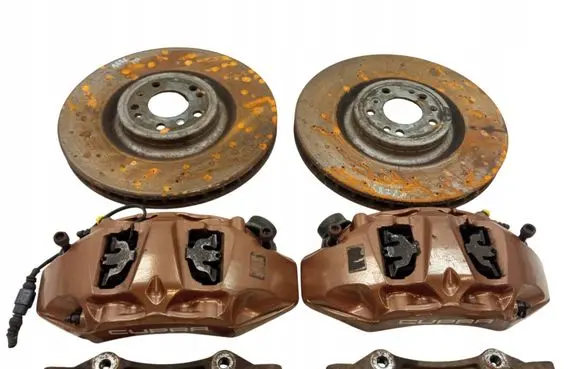 Brake discs and calipers set