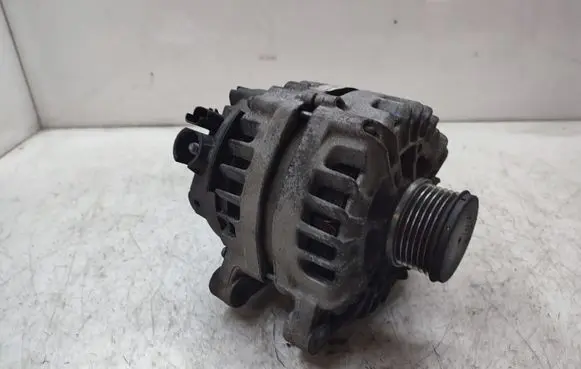 Peugeot 308 SW Generator/alternator TG15S205 A621087A