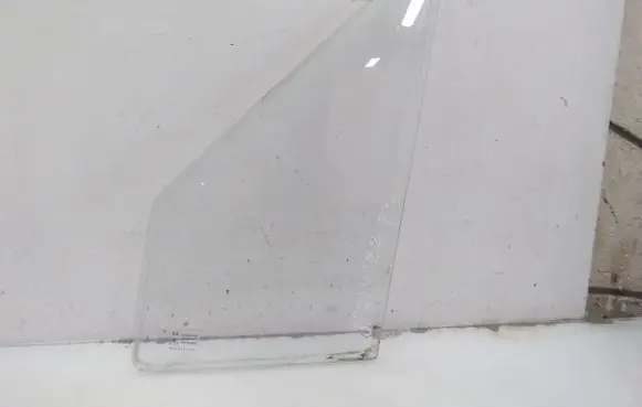 Mercedes-Benz Sprinter W901 W902 W903 W904 Front door vent window glass four-door 43R000042