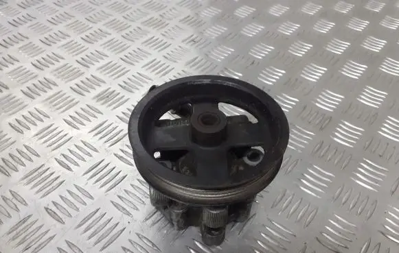 Toyota Avensis Verso Power steering pump