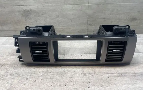 Jaguar XF X250 Dash center air vent grill 8X2319K617BH 06620