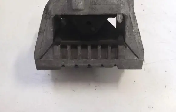 Volkswagen Golf V Engine mount bracket 1K0199262 3618372