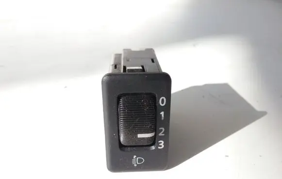 Nissan X-Trail T30 Headlight level height control switch G3611