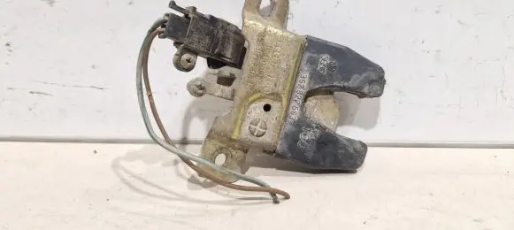 Volkswagen PASSAT B3 Tailgate/trunk/boot lock/catch/latch 357827503b