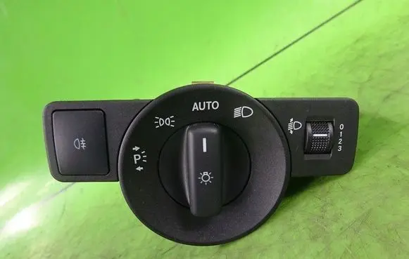 Infiniti Q30 Headlight wiper switch A2129050851