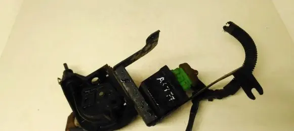 Peugeot 406 Glow plug pre-heat relay 0281003005