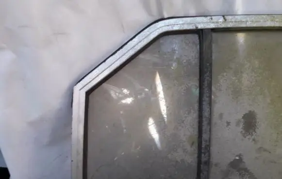 Opel Rekord E2 Rear vent window glass 