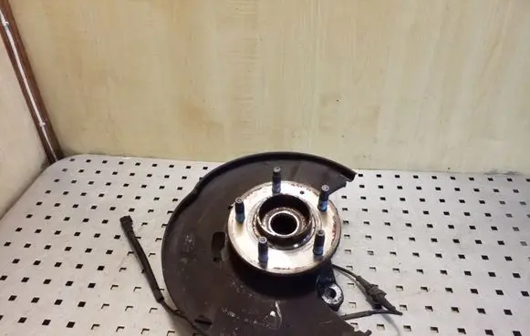 Opel Astra J Front wheel hub