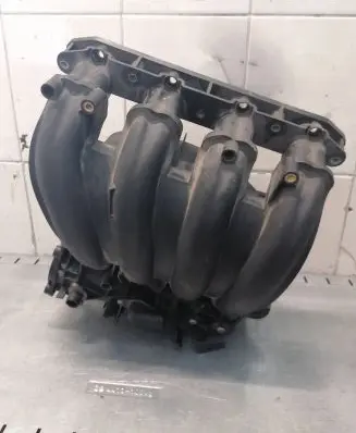 BMW 1 E81 E87 Intake manifold 7518751