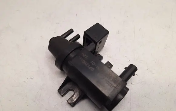 BMW 3 E90 E91 Valve vacuum 11747805391