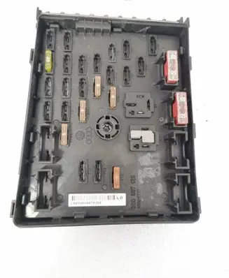 Volkswagen PASSAT B6 Fuse module 3C0937125 63592777