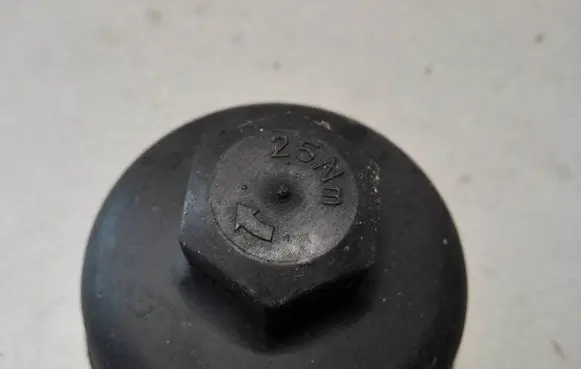 Peugeot 206 Oil filter cover 9878307