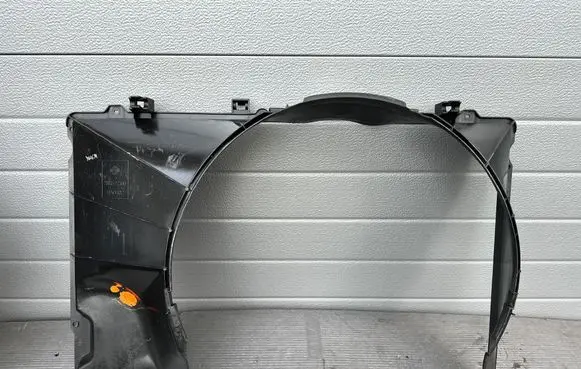 Nissan Patrol Y60 Radiator cooling fan shroud 2147622J00