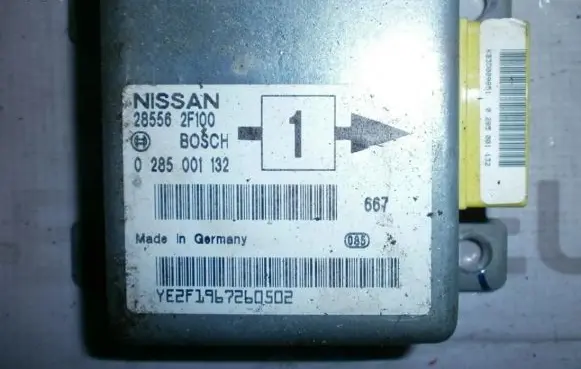 Nissan Primera Airbag control unit/module 285562F100 0285001132
