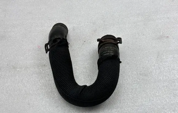 Volkswagen Tiguan Breather hose/pipe 038103493
