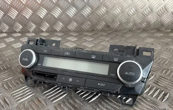 Toyota Avensis T270 Climate control unit 0768J