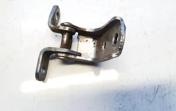 Honda CR-V Rear door lower hinge