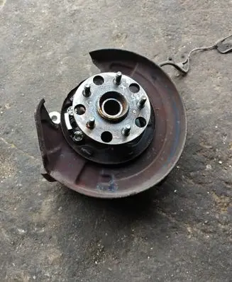 Rear wheel hub