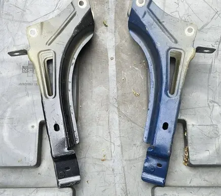Porsche Taycan 9J1 Fender mounting bracket 9J1805374 26928B