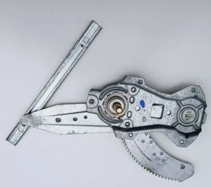 Nissan Note (E11) Rear door manual window regulator 