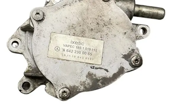 Mercedes-Benz E W211 Vacuum pump A6422300065 19S1019112