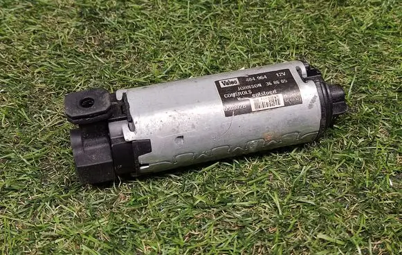 Land Rover Discovery 3 - LR3 Seat adjustment motor 404964