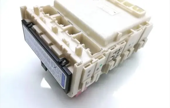 Toyota Prius (XW20) Fuse module 82730-47290