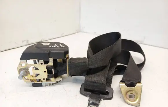Mercedes-Benz C W203 Rear seatbelt 33010989