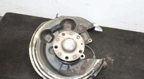 Volkswagen PASSAT CC Rear wheel hub 5N0615611C