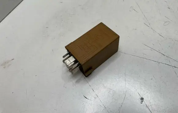 BMW 5 E39 Window control relay 61368384505