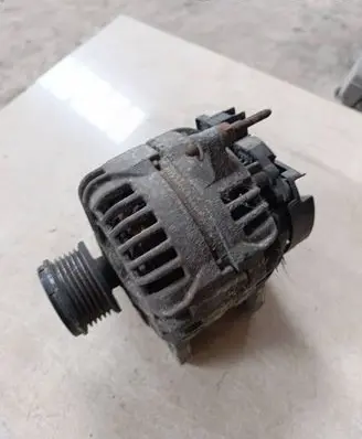 Renault Clio III Generator/alternator 0124425071