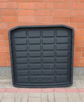 Skoda Octavia Mk4 Rubber trunk/boot mat liner 5E7061162