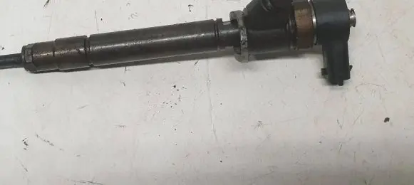 Volvo XC70 Fuel injector 30777526