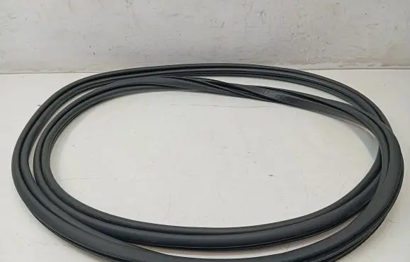 Volvo XC60 Front door rubber seal 31424344