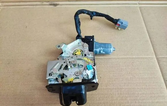 Ford Kuga II Tailgate/trunk/boot lock/catch/latch CV447843102B