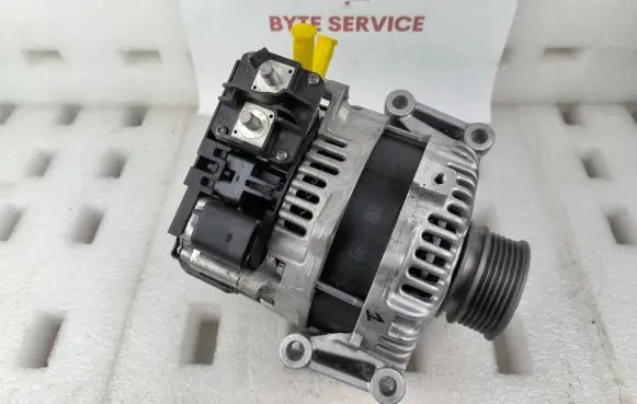 Volkswagen Golf VIII Generator/alternator 06L903030A