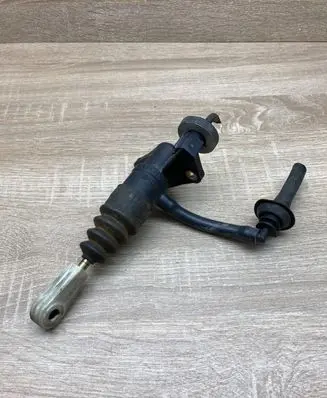 Volkswagen PASSAT B3 Clutch master cylinder 8E1721401