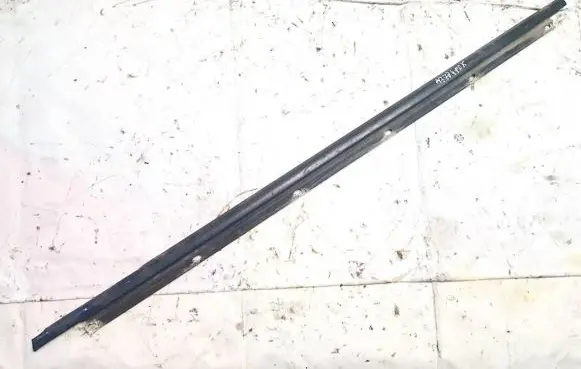 Volkswagen Jetta V Front door glass trim molding 